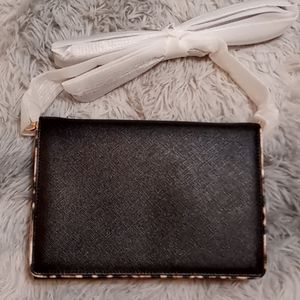 Delilah Crossbody Wallet